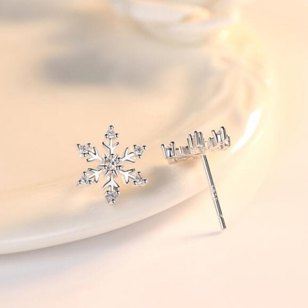 NEW 925 Sterling Silver Diamond Snowflake Earrings - Picture 4 of 7